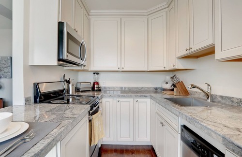 Stadium District Apartment | Unforgettable Stadium District Room With Scenic Views
