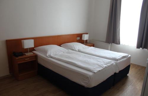 Oberhausen Hotel | Budget-Friendly Stadt-Gut-Hotel Zum Rathaus with Breakfast