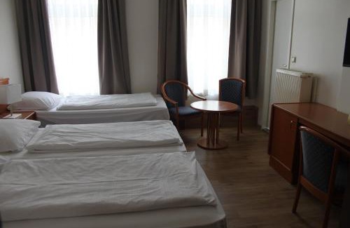 Oberhausen Hotel | Budget-Friendly Stadt-Gut-Hotel Zum Rathaus with Breakfast