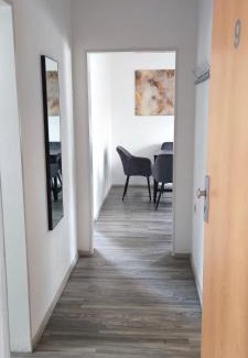 Lechhausen-Ost Apartment | Welcoming Stadtdomizil: Pet & Child-Friendly Retreat