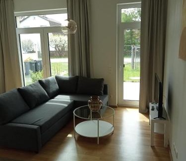 Kaulsdorf Apartment | Explore Stadtgrün 1: Family-Friendly Retreat with High Ratings