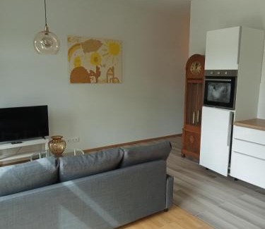 Kaulsdorf Apartment | Explore Stadtgrün 1: Family-Friendly Retreat with High Ratings