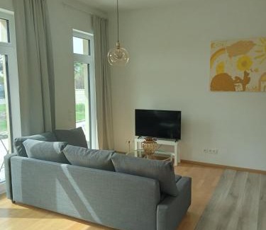 Kaulsdorf Apartment | Explore Stadtgrün 1: Family-Friendly Retreat with High Ratings