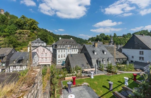 Monschau Apartment | Family-Friendly Stay at Stadthaus Monschau Aqua&Blue