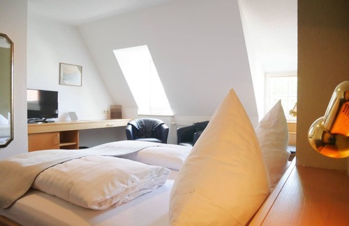 Altotting Hotel | Cozy Stadthaus Valentin: Family-Friendly with Great Dining
