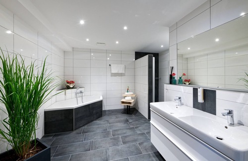 Borken Hotel | Guest Rated 9.6: Stadthotel Borken with Spa & Dining