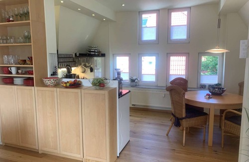 Erfurt Apartment | Discover Stadtpark-Oase: Central Retreat with Spa Amenities