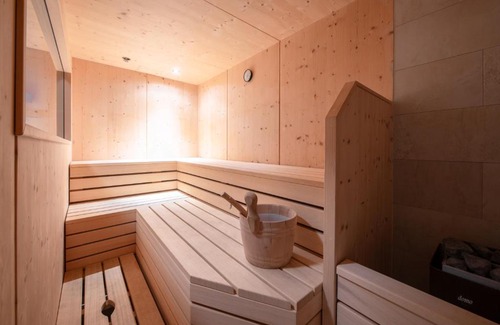 Kitzbuehel House | Elegant STADTVILLA BELLE KITZ with Sauna in City Center