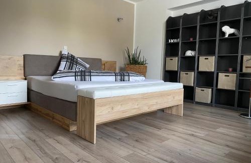 Remscheid Apartment | Explore Stadtvilla Intzeplatz - Family & Pet-Friendly Retreat