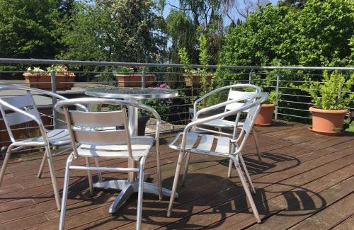 Remscheid Apartment | Explore Stadtvilla Intzeplatz - Family & Pet-Friendly Retreat