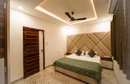 Indore Apartment | Cozy 2BHK Penthouse: Child Friendly & 4-Star Comfort