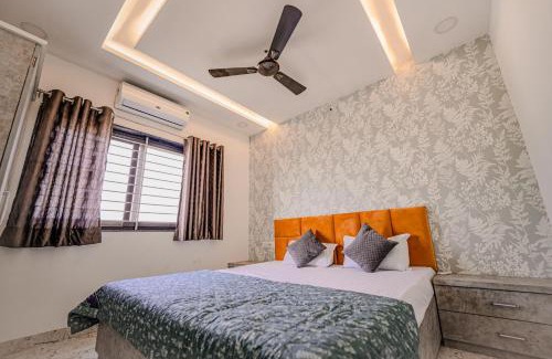 Indore Apartment | Cozy 2BHK Penthouse: Child Friendly & 4-Star Comfort