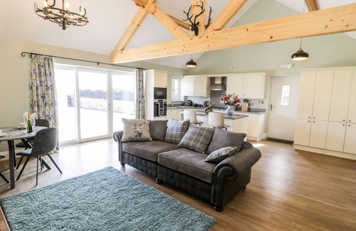 Ruswarp Cottage | Inviting Stag Cottage at Broadings Farm with Ocean Views