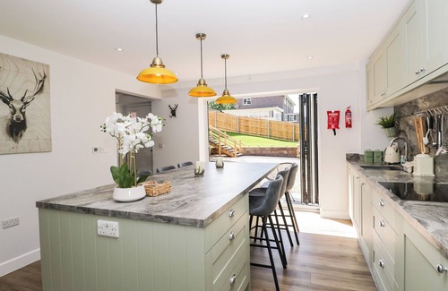 Lytchett Matravers Cottage | Family-Friendly Stag Cottage with Hot Tub in Lytchett Matravers