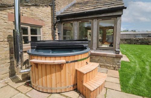 Sutton House | Ideal Family Getaway at Stag Cottage - 4-Star Comfort
