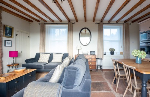 Penruddock Cottage | Discover Stag Cottage: Family-Friendly with Breakfast & Kitchen