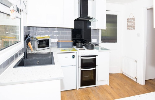 Lasswade Apartment | Pet-Friendly Stag Lodge with River View at Kevock Vale Park