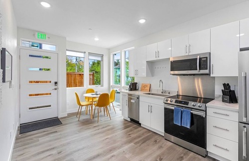 Capitol Hill Apartment | Cozy Stag Sweet Suite with Spa & Breakfast in Capitol Hill