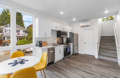 Capitol Hill Apartment | Cozy Stag Sweet Suite with Spa & Breakfast in Capitol Hill