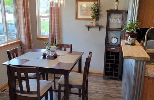 Summerset House | Highly Rated Stage Stop Suite with Family-Friendly Amenities