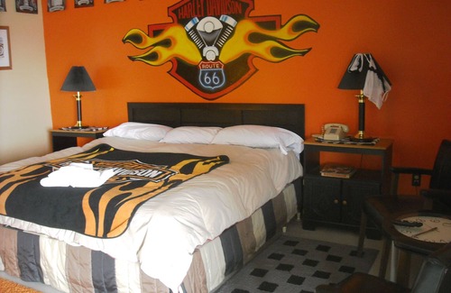 Seligman Hotel | Cozy Stay at Stagecoach 66 Motel with Pool & Breakfast