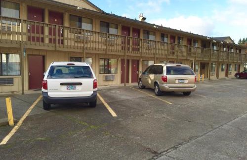 Molalla Hotel | Budget-Friendly Stagecoach Inn Motel with Pet-Friendly Amenities