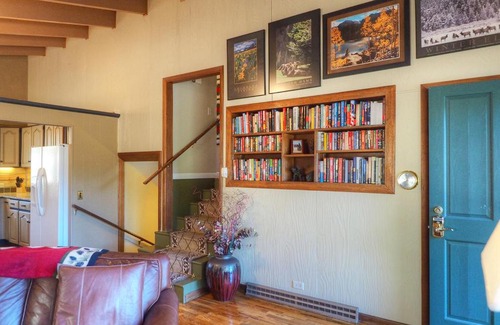 Estes Park House | Exceptional Staghorn Chalet Home with Breakfast & Kitchen