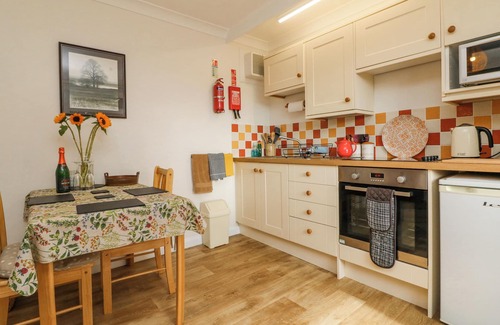 Tiverton Cottage | Stagsholt Lodge: Romantic Getaway with Ocean Views