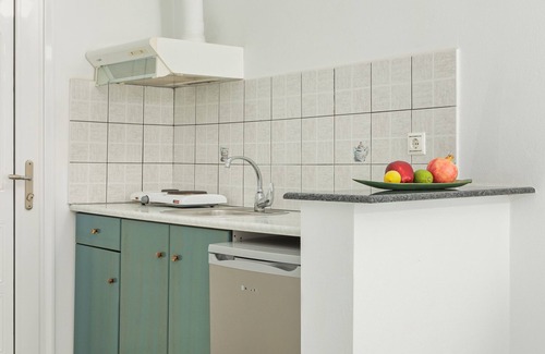 Lygia Apartment | Discover Staikos: Family-Friendly Getaway with Ocean Views