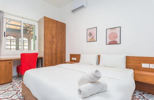 Mar Mikhael Apartment | Elegant Studio Retreat in Mar Mikhael with Kitchen