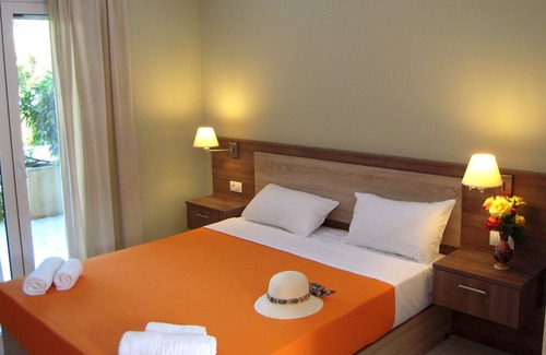 Katapodata House | Explore Stalaktites Studios with Pool, Spa & Family Amenities