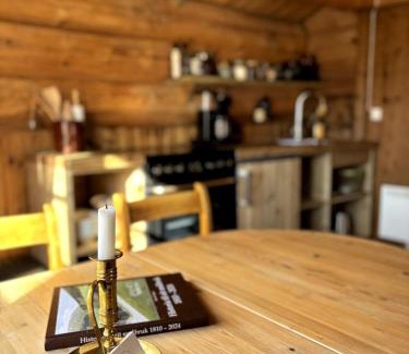 Skjaak House | Quaint Stallen: Pet-Friendly Retreat with High Guest Ratings