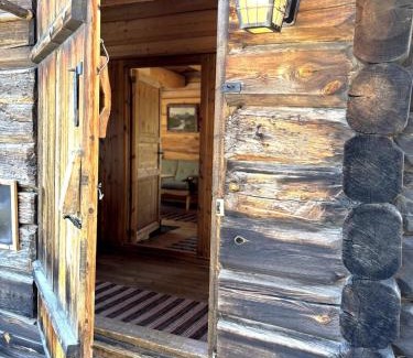 Skjaak House | Quaint Stallen: Pet-Friendly Retreat with High Guest Ratings