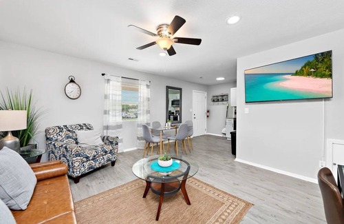 Lawrence Apartment | Stallion 2bedroom 1bath w/Free Parking and Wi-Fi Peaceful and Clean Book now!