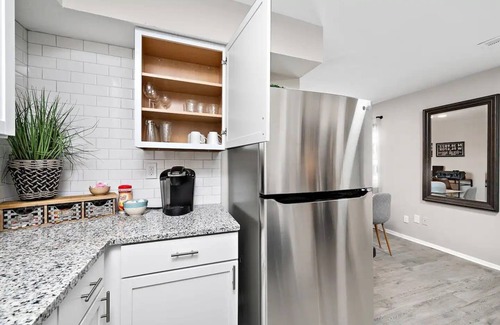 Lawrence Apartment | Stallion 2bedroom 1bath w/Free Parking and Wi-Fi Peaceful and Clean Book now!