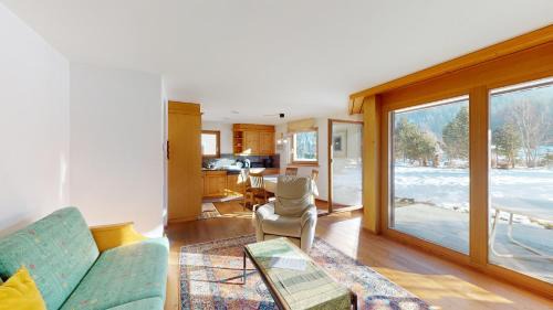 Celerina-Schlarigna Apartment | Stambuoch: Family-Friendly Retreat with 9.7 Guest Rating