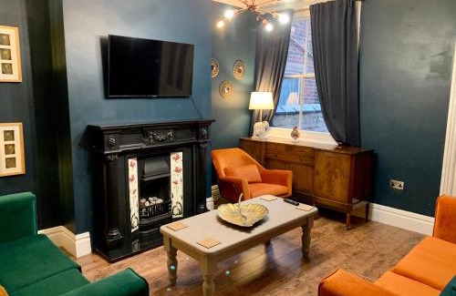 Stoke-on-Trent House | Stylish Stamer House: Pet-Friendly Oceanfront Retreat