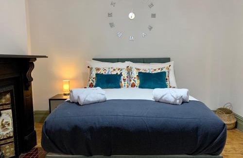 Stoke-on-Trent House | Stylish Stamer House: Pet-Friendly Oceanfront Retreat