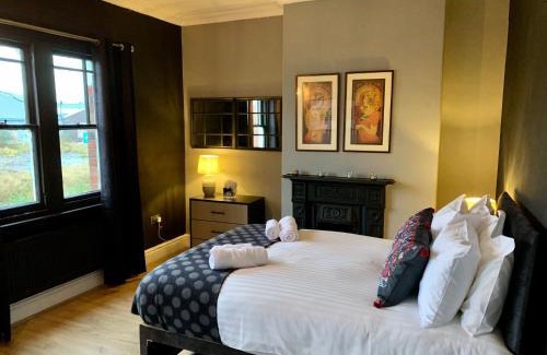Stoke-on-Trent House | Stylish Stamer House: Pet-Friendly Oceanfront Retreat