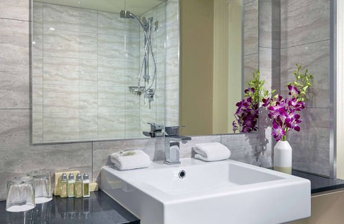 Glenelg Hotel | Elegant Stamford Grand Adelaide: Pool, Spa & Family-Friendly