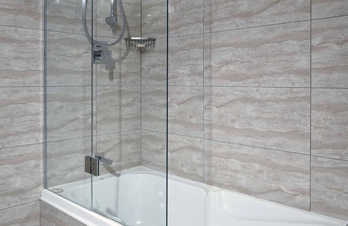Glenelg Hotel | Elegant Stamford Grand Adelaide: Pool, Spa & Family-Friendly