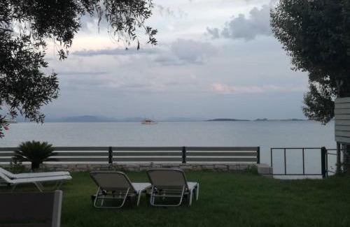 Spartylas House | Oceanfront Stami's Seaside Apartment - Rated 9.6/10!