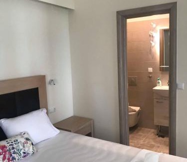 Spartylas House | Oceanfront Stami's Seaside Apartment - Rated 9.6/10!