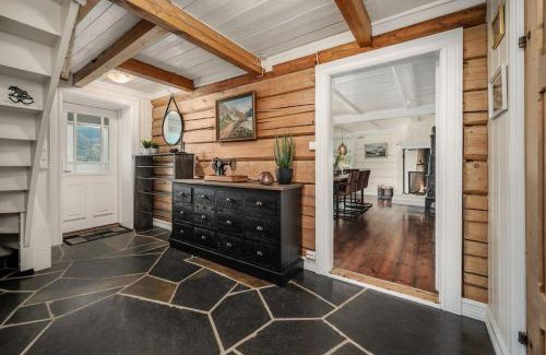 Skeikampen Villa | Tranquil Retreat with Hot Tub & Scenic Farm Views