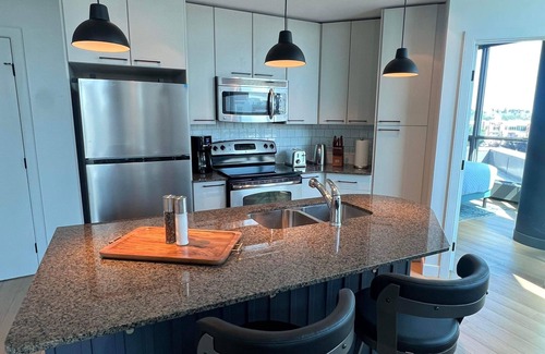 Victoria Park Apartment | Stylish 1 Bedroom Apartment in Calgary's Heart