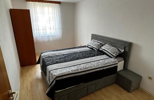 Bosanska Dubica Apartment | Cozy Stay at Stan Br 1 in Kozarska Dubica with Breakfast