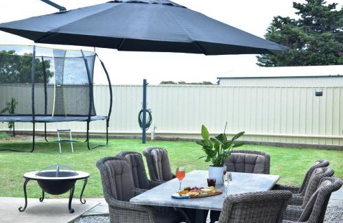 Dalrymple House | Discover Stan Breeze: Family Retreat with Pet-Friendly Amenities