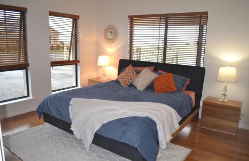 Dalrymple House | Discover Stan Breeze: Family Retreat with Pet-Friendly Amenities