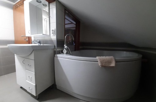 Zvornik Apartment | Pet-Friendly Retreat at Stan na dan Zvornik - 9.7/10 Rating