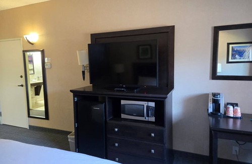 Medford Hotel | Standard 1 King Bed Non-Smoking
